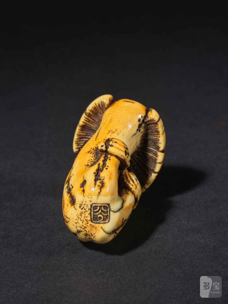 象牙彫根付 茸 銘「谷（方印）」 19世紀後期 | NETSUKE EN IVOIRE REPRÉSENTANT DES CHAMPIGNONS REISHI - 图2